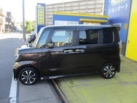 Honda N-BOX Custom
