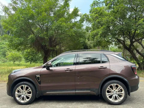 Lynk & Co 01