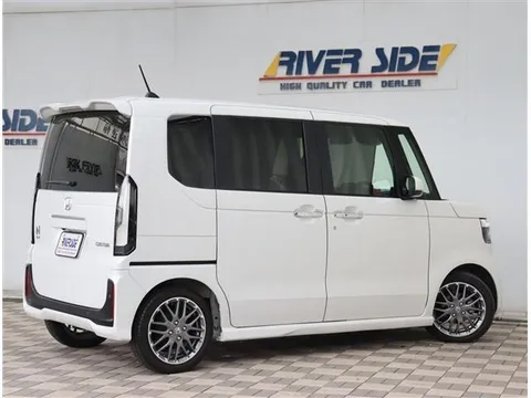 Honda N-BOX Custom