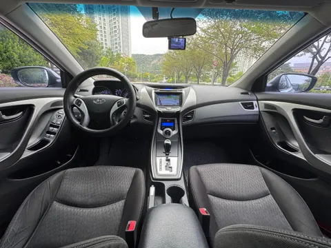 Hyundai Elantra (Avante)