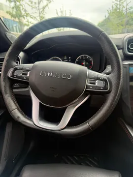 Lynk & Co 03