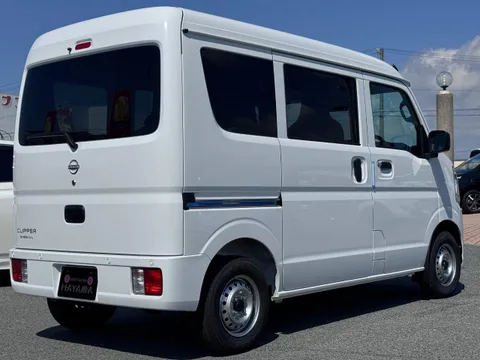 Nissan Clipper Van