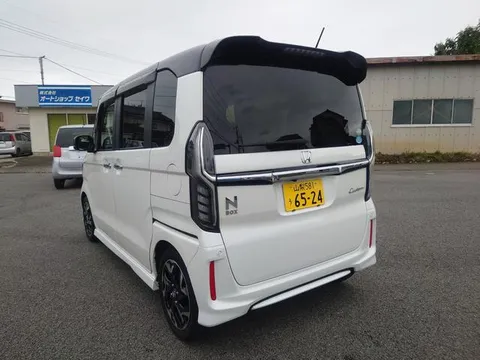 Honda N-BOX Custom