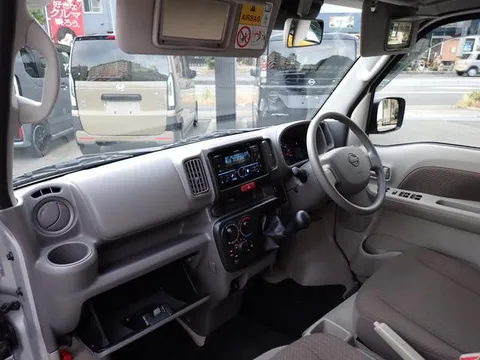 Nissan Clipper Van