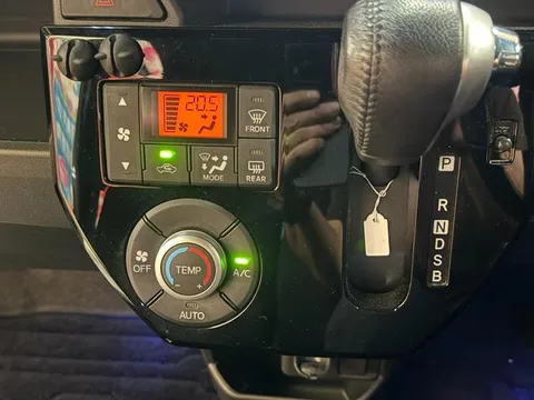 Toyota Pixis Mega