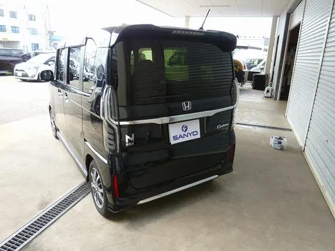 Honda N-BOX Custom