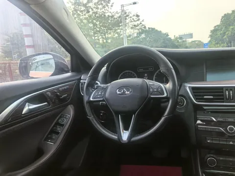 Infiniti QX30