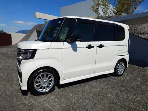 Honda N-BOX Custom
