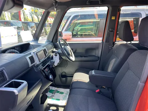 Toyota Pixis Mega