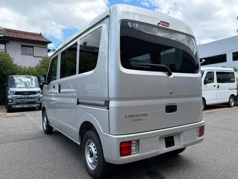 Mitsubishi Minicab Van