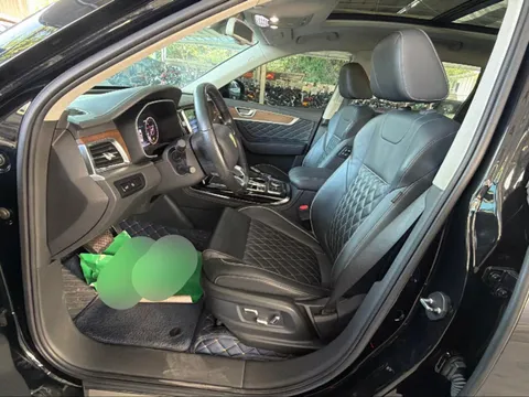 Hongqi HS7