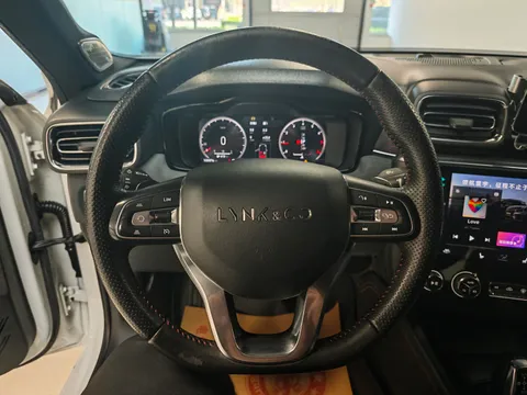 Lynk & Co 03