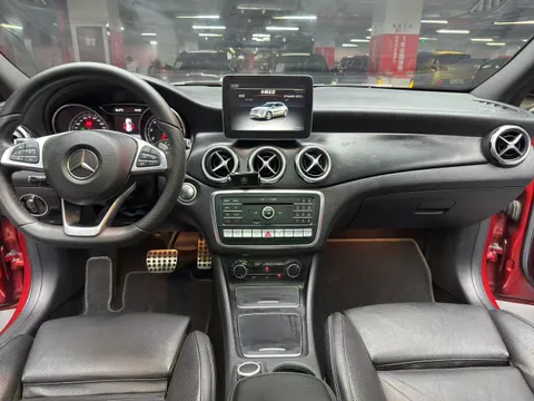 Mercedes-Benz Mercedes-Benz GLA