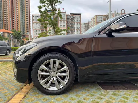 Infiniti Q70