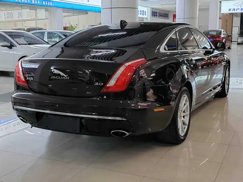 Jaguar XJ