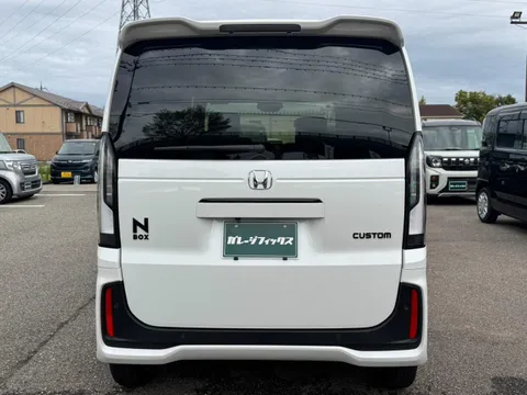 Honda N-BOX Custom