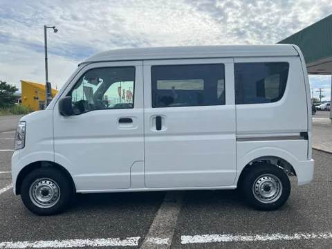 Nissan Clipper Van