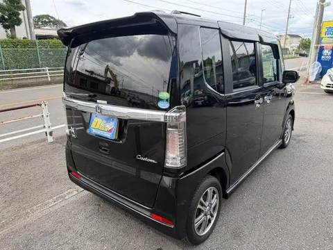 Honda N-BOX Custom