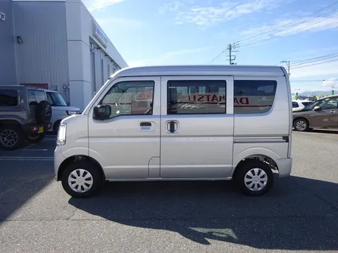Nissan Clipper Van