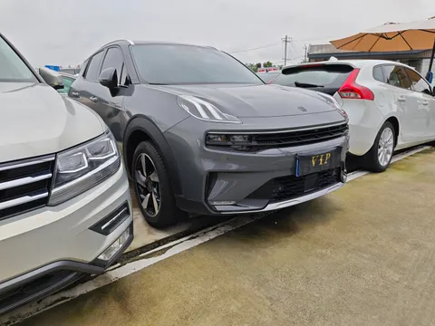 Lynk & Co 06