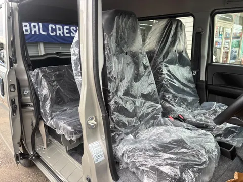 Nissan Clipper Van