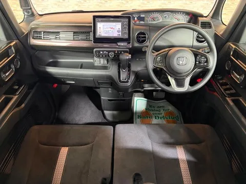 Honda N-BOX Custom
