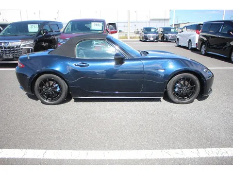 Mazda MX-5 (Roadster)