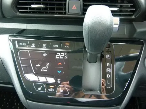 Mitsubishi eK X Space