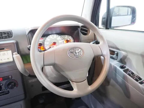 Toyota Pixis Space