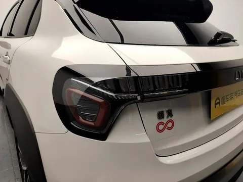 Lynk & Co 02