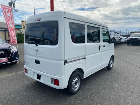 Nissan Clipper Van