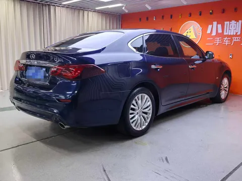 Infiniti Q70