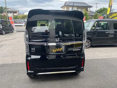 Honda N-BOX Custom