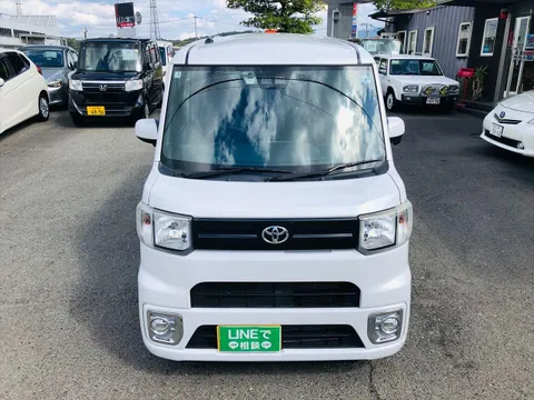 Toyota Pixis Mega