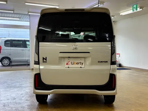 Honda N-BOX Custom