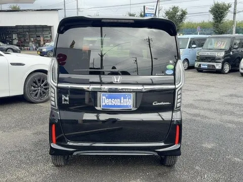 Honda N-BOX Custom