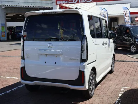 Honda N-BOX Custom