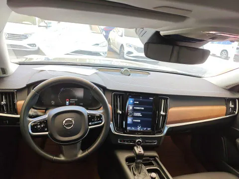 Volvo S90