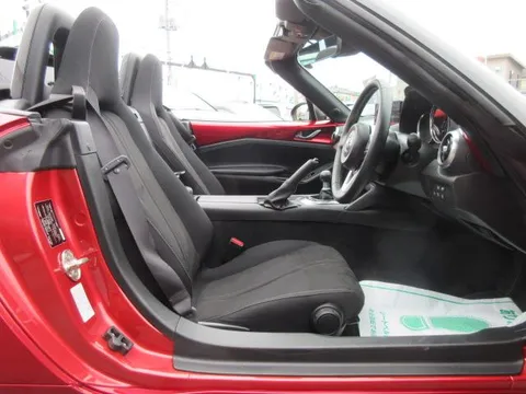 Mazda MX-5 (Roadster)