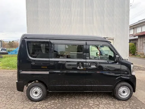 Nissan Clipper Van