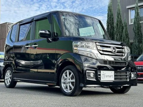 Honda N-BOX Custom