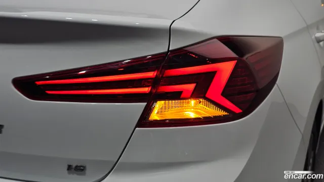 Hyundai Elantra (Avante)
