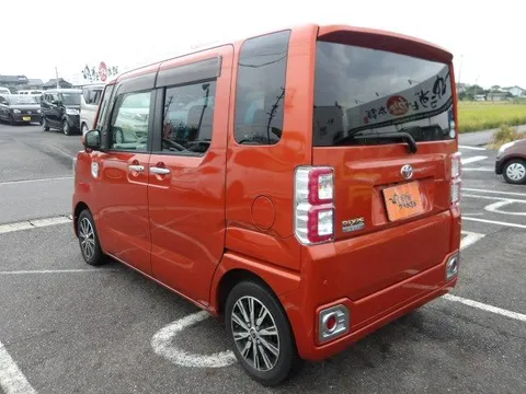 Toyota Pixis Mega