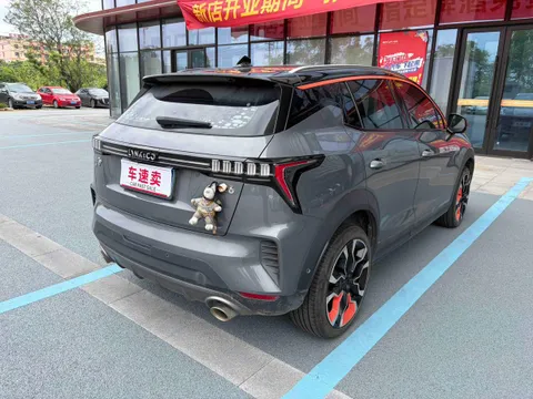 Lynk & Co 06