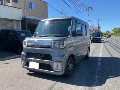 Toyota Pixis Mega