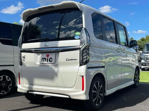 Honda N-BOX Custom