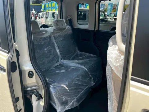 Mitsubishi Delica Mini