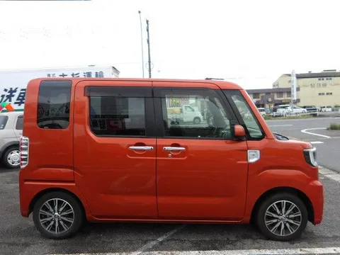 Toyota Pixis Mega