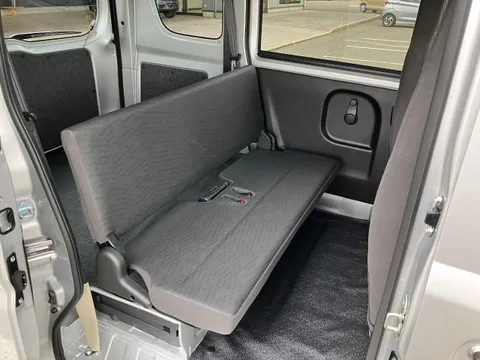 Nissan Clipper Van