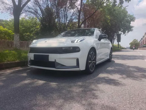 Lynk & Co 03